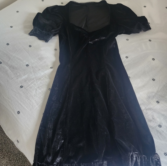 Black Dress above knees - Picture 2 of 5